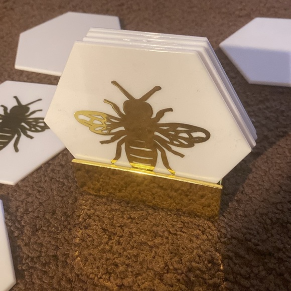 Coasters with bee design on one side only other side is blank. - Picture 5 of 6